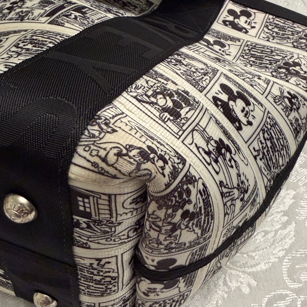 Disney Harveys Couture Tote🖤 - Picture 8 of 11